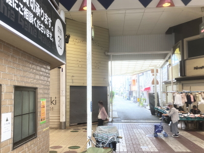 駒川商店街のオープンするカジュアルダイニング　ジーニーの隣の店