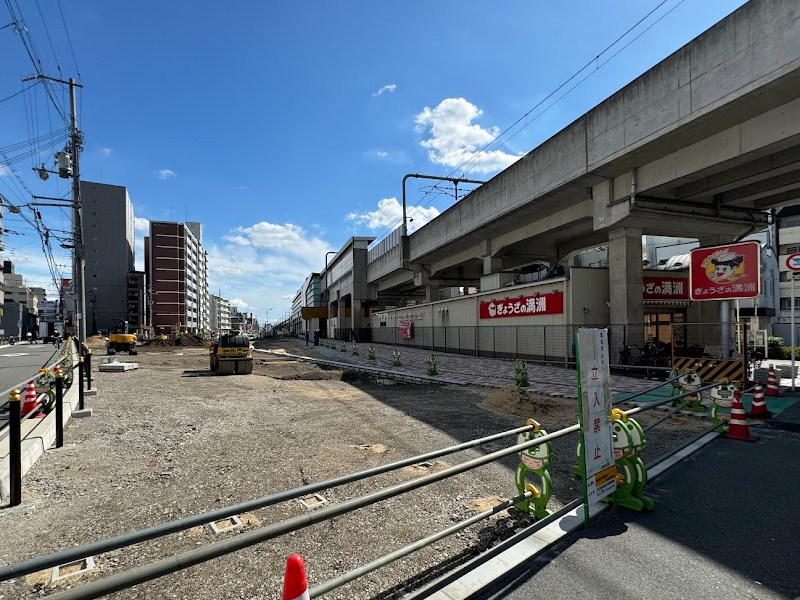 遊歩道のできるJR阪和線長居駅　東口前の工事現場