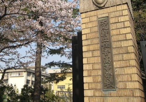 住吉高等学校の旧正門の表札