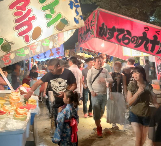 山坂神社の夏祭りの夜店