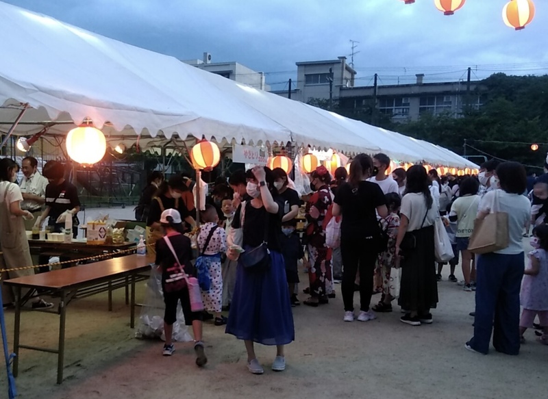 住吉区苅田北「ほほえみ盆踊り大会」の夜店