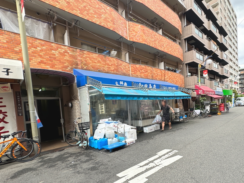 「大阪ふくちぁん餃子あびこ店」の横の「和田鮮魚店」