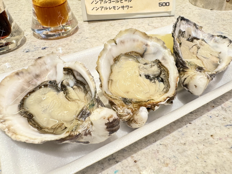 京橋のフードホール　バクの生牡蠣