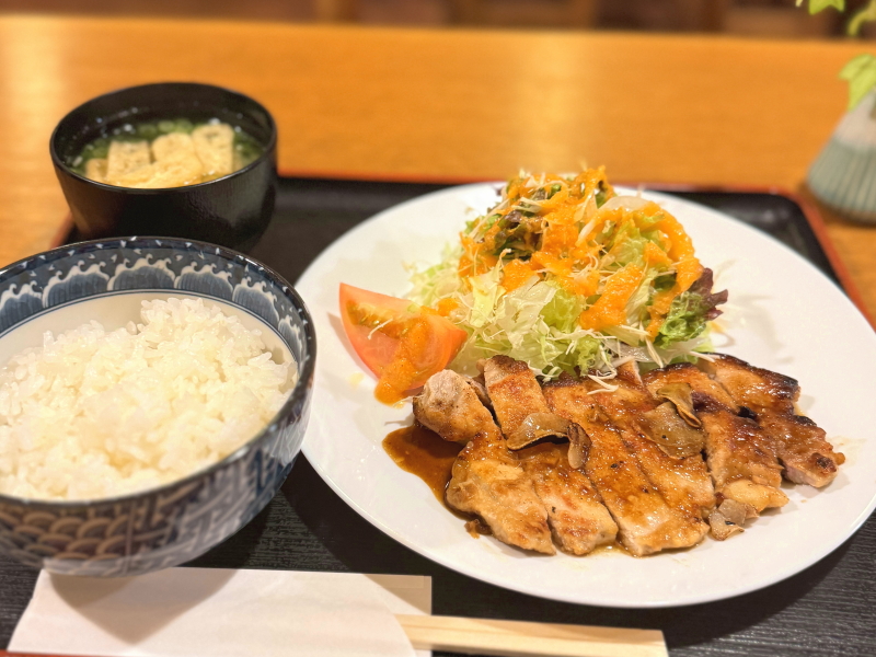 長居「なる庭」のポークソテー定食