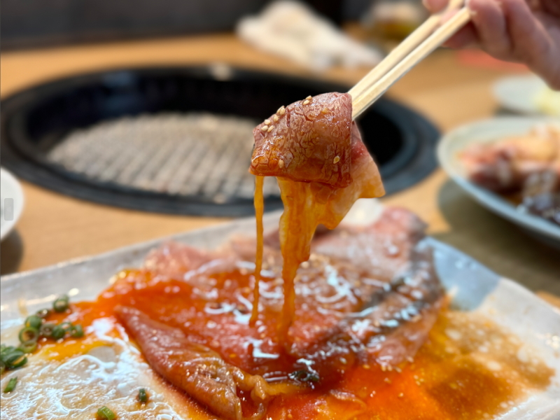 京もつ鍋ホルモン朱々 長居店の炙り一口ユッケ