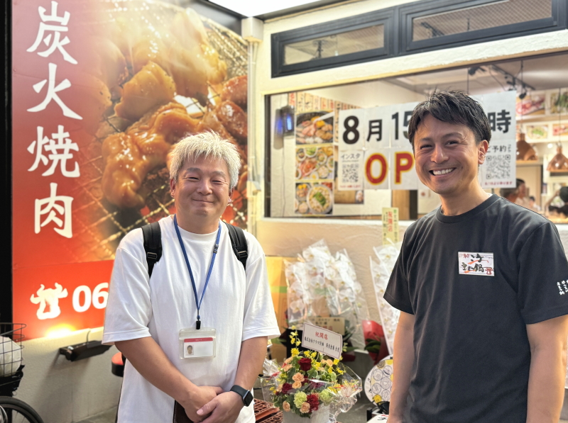 京もつ鍋ホルモン朱々 長居店の商品開発課長さんと総括マネージャー