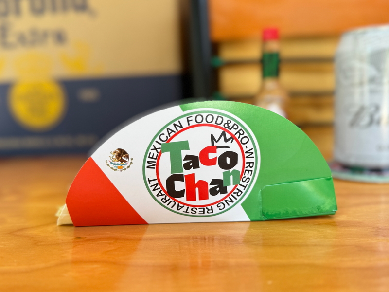 プロレスラー晴斗希｜メキシコ料理とちゃんこ鍋の店「TacoChan」のテイクアウト用太鼓橋タコス(鶏)