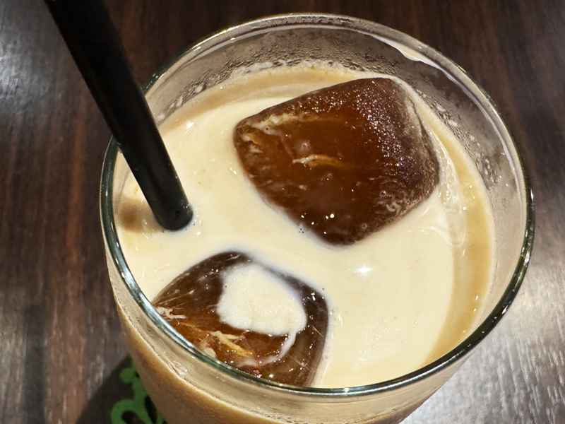 コーヒ氷を使ったカフェオレ