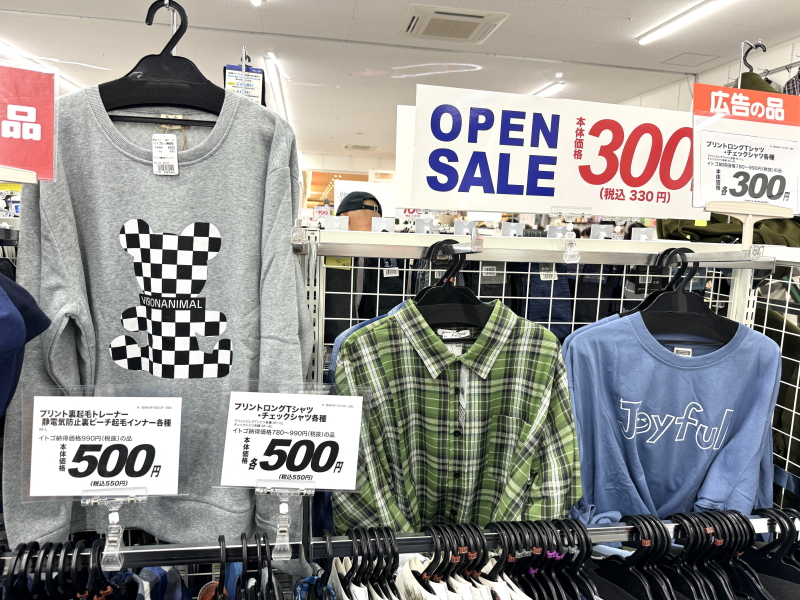 イトウゴフク　アクロスプラザ住之江　プリントロングＴシャツ　裏起毛トレーナー　500円。チェックシャツ300円