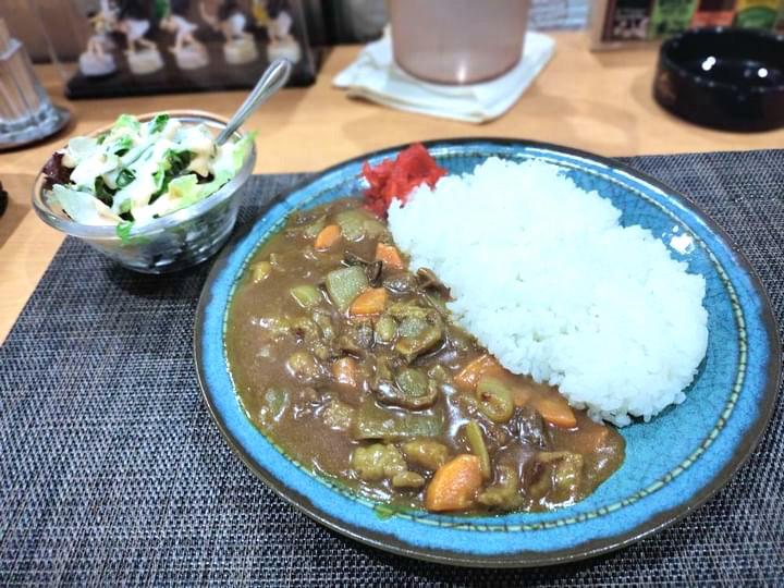 牛すじ煮たっぷりの僕の実家のカレーライスセット