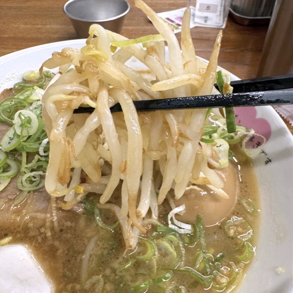 「ラーメンが好きです長居店」の定番ラーメンのもやし