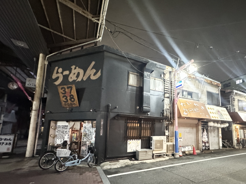 長居商店街たこ焼じゅうじゅうの前のらーめん.3738とクレープゴリラ