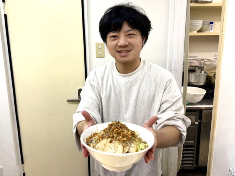 駒川「無敵の人たちへ」汁なしラーメンのオーナーさま