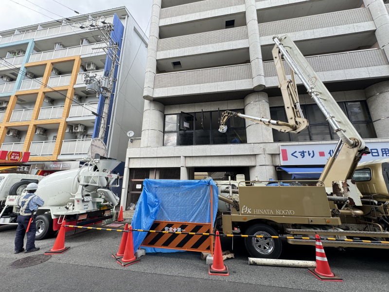 あびこ駅近くココカラファインの２階にできるロイヤルホストの土間コンクリート工事の様子