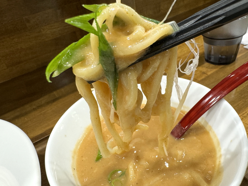 長居にグランドオープンするえびそば屋のつけ麺