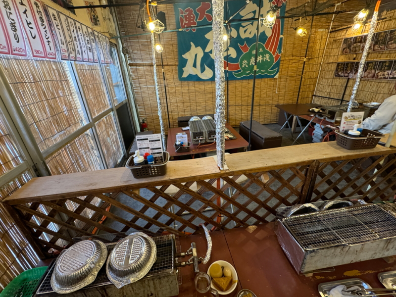 「大阪かき小屋本舗　東住吉本店」の店内