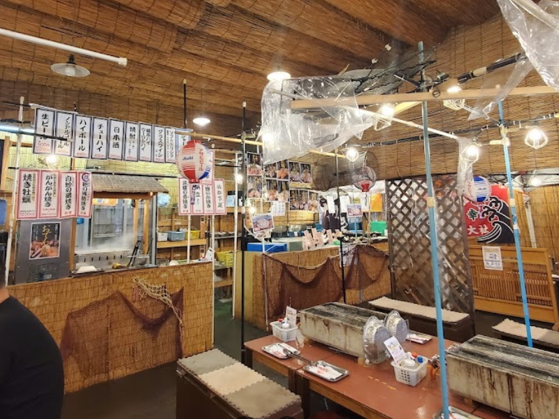 大阪かき小屋本舗　東住吉本店の店の中