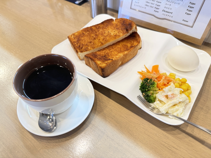 駄菓子屋カフェ「さくら」のトーストセット