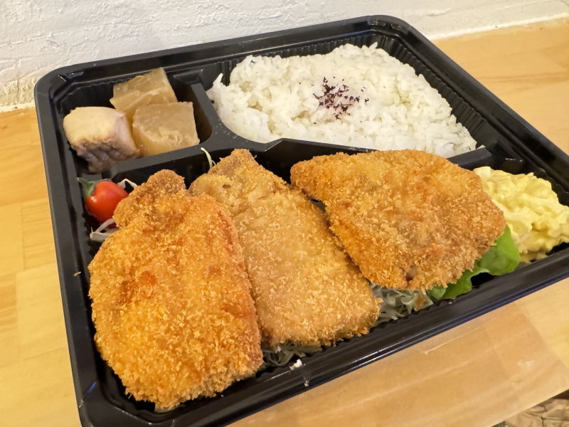 ナナマルのリニューアルテイクアウトメニュー串揚げトンカツ弁当