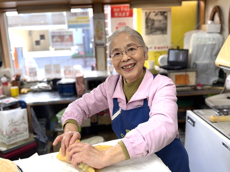 阿倍野王子町　手づくりまんじゅうとクレープの店「千成春屋」のおばちゃん