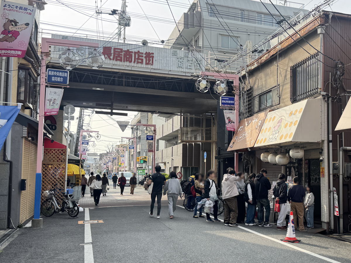 長居クレープゴリラの行列