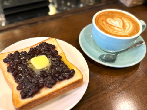 田辺「TINY BOX COFFEE」の「あんバター」＆「ウィークラテ」＆「ホットチョコ」