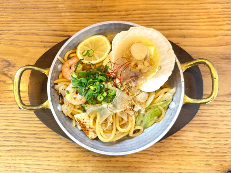 焼きそば専門店「やきそバルSUNDAY」4月15日オープンしてた。「海鮮しお焼きそば」プレオープン限定価格７７７円