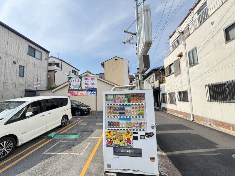 ラインナップいいなって思った100円の自動販売機「トメチャオ東田辺3丁目」のとこ
