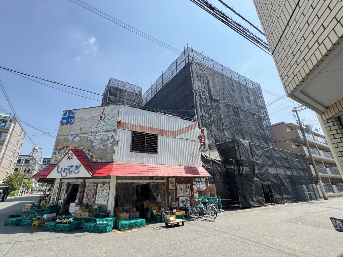 長居西【昔あったアプロ跡地に黒い囲い!?】しらすぎの隣、不二屋の角を曲がったところにちょっとした動き？