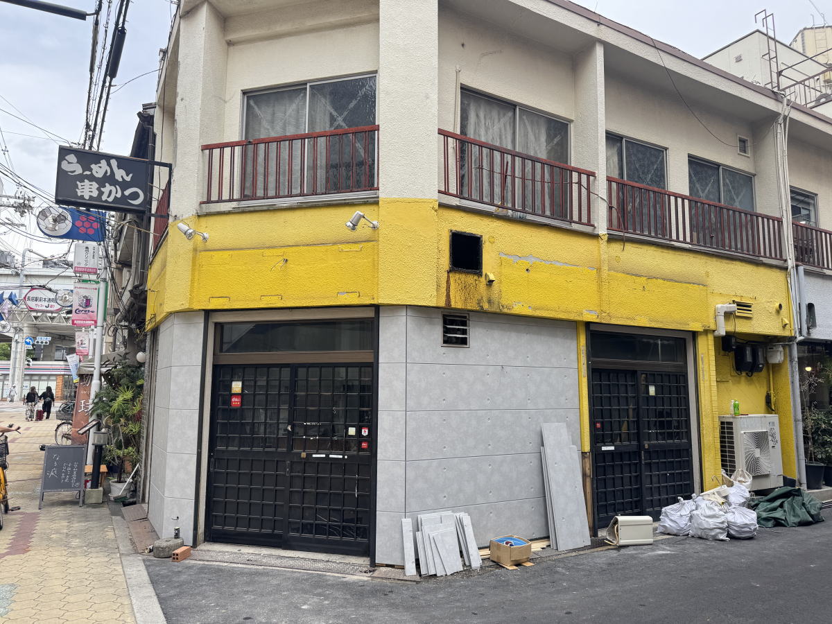 喫茶店がオープンする、長居のラーメン亀吉跡の工事の様子