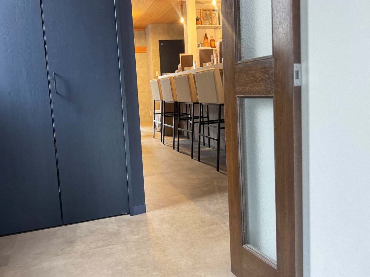 針中野カフェ ナカの店内