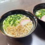 「手打ちうどん・そば 不二屋」(不二屋製麺所)のかすうどん