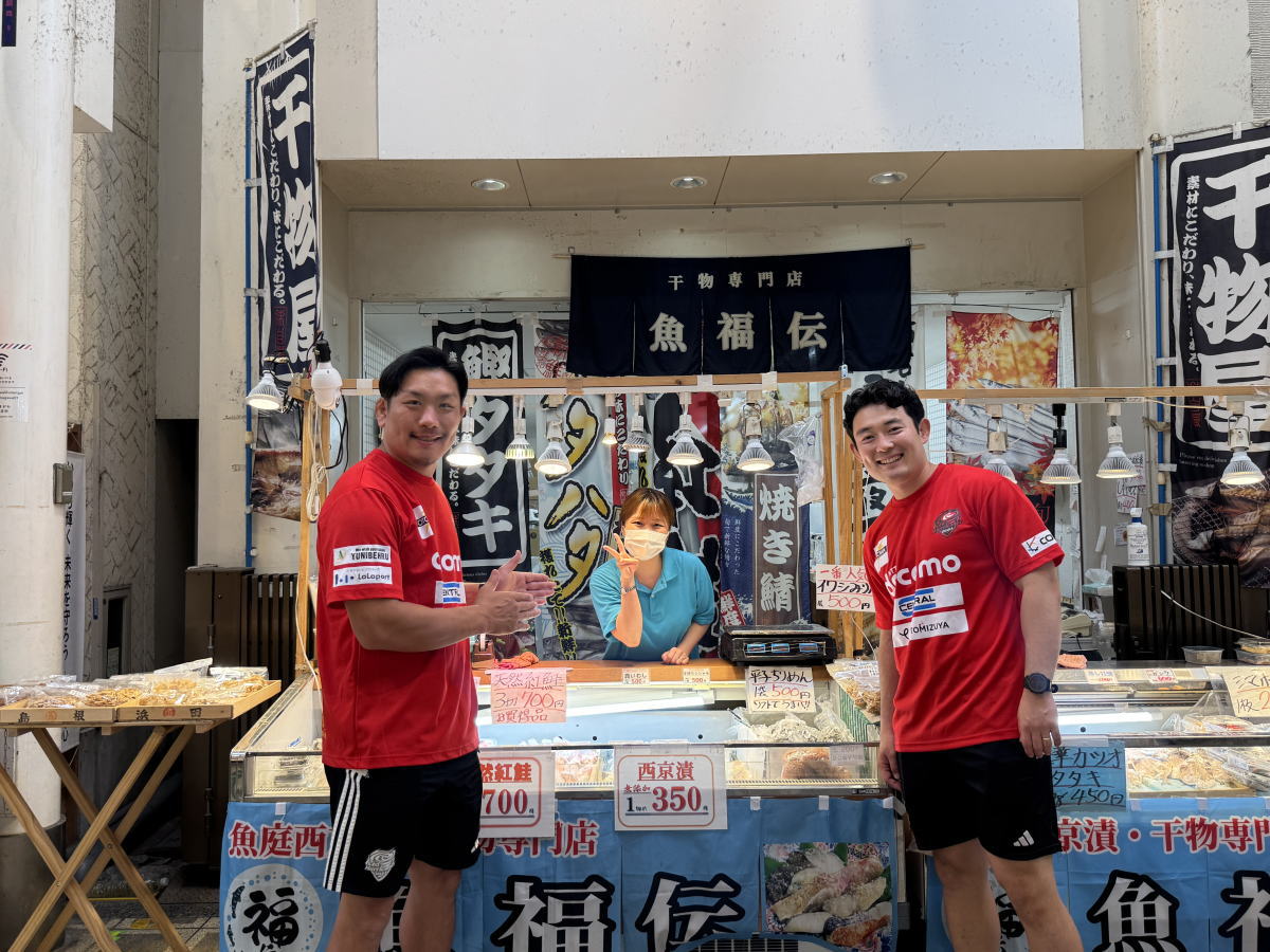 駒川商店街　試食で食べ歩きできる魚福伝