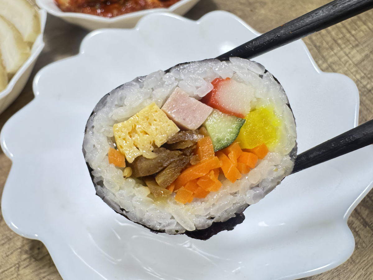 駒川商店街 「お惣菜のほほ笑み」の野菜キンパ