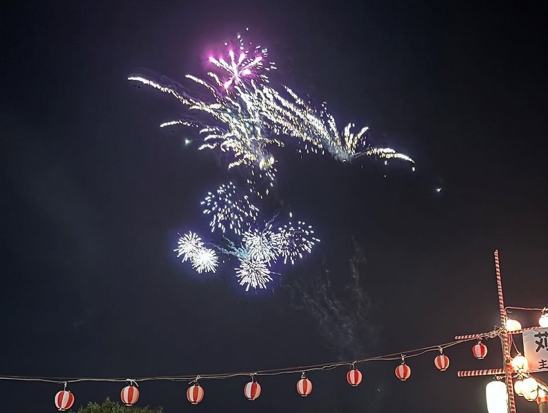 苅田南盆踊り大会の打ち上げ花火