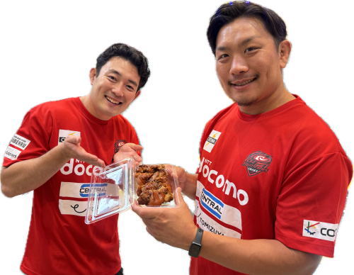 東住吉区アンバサダーのレッドハリケーンズ大阪、杉下 暢キャプテン
小村 健太選手