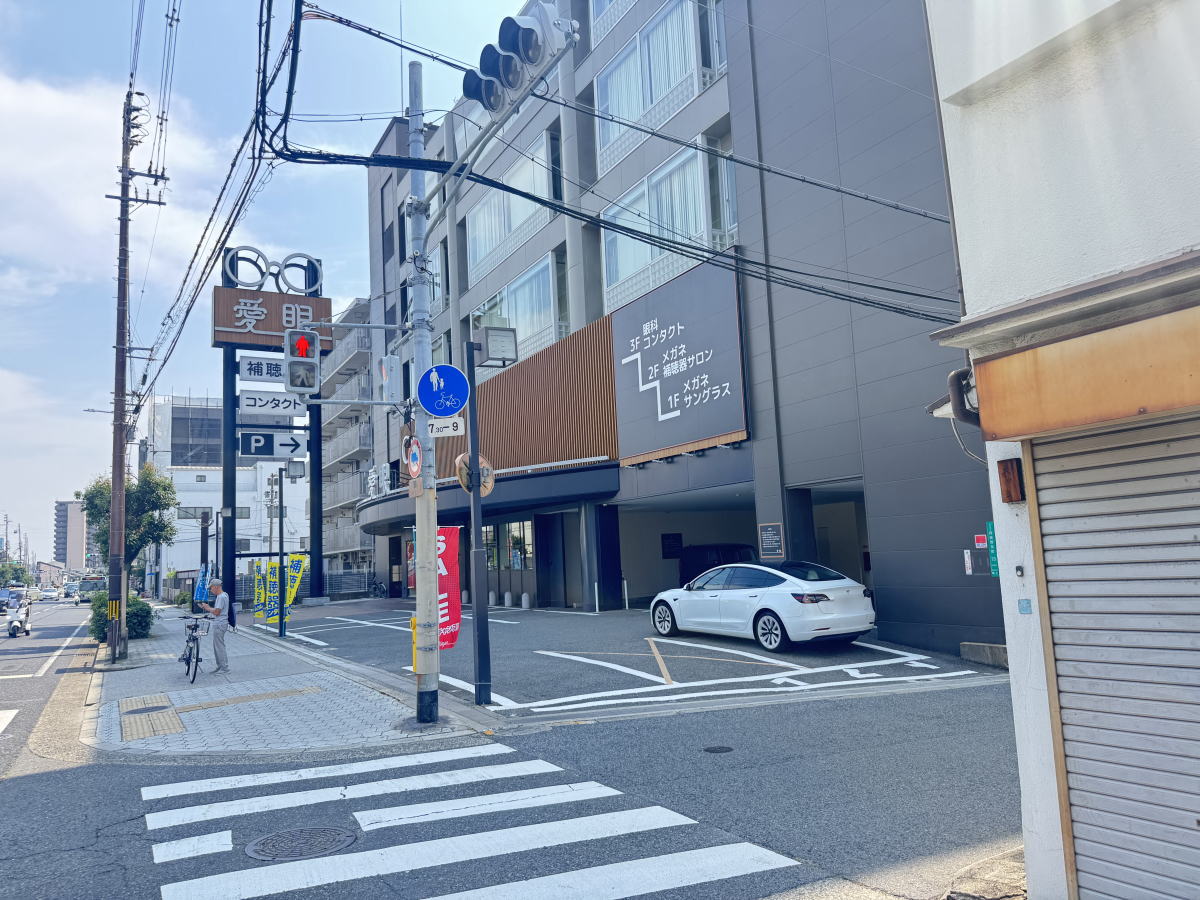 阿倍野筋沿い　愛眼