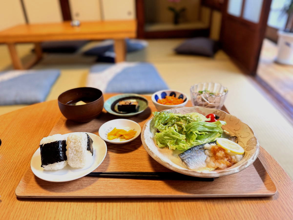 パンと小鉢のお店「yoshitomi(よしとみ)」のランチ