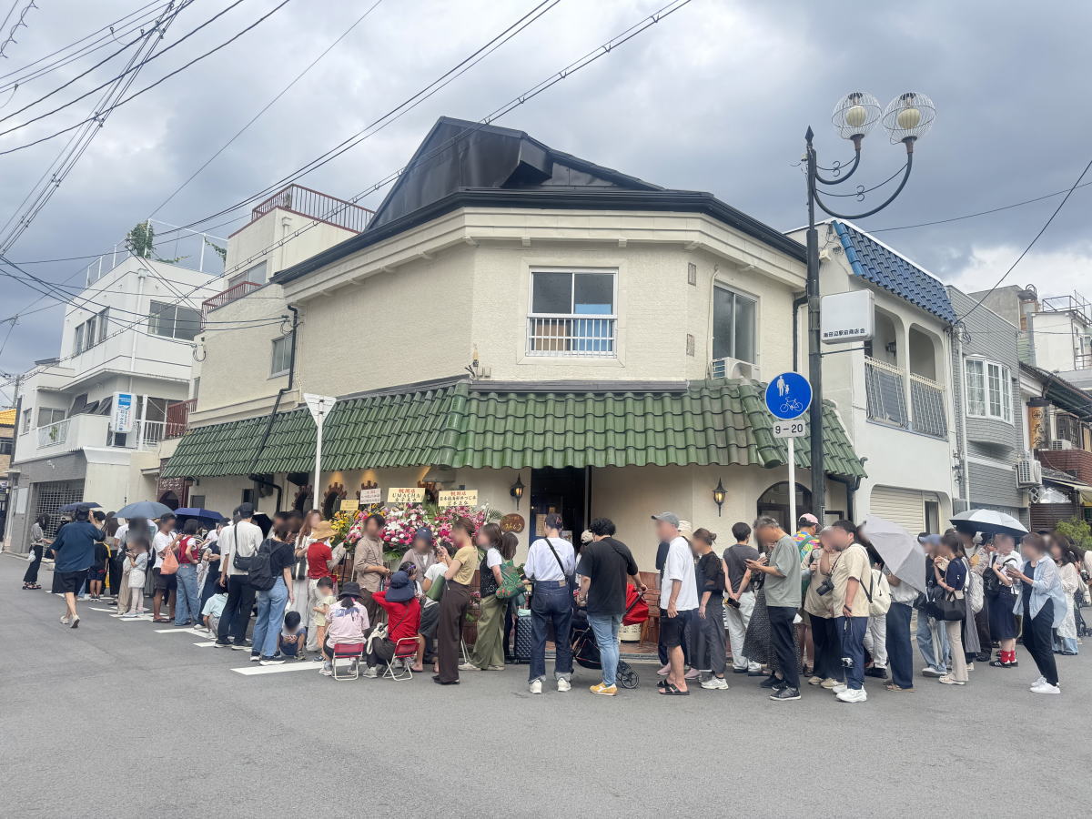 クレープ喫茶えんどう南田辺店のオープン日の行列