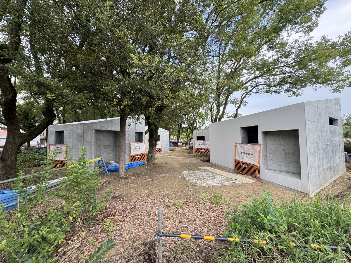 長居公園で新設工事中のトイレ
