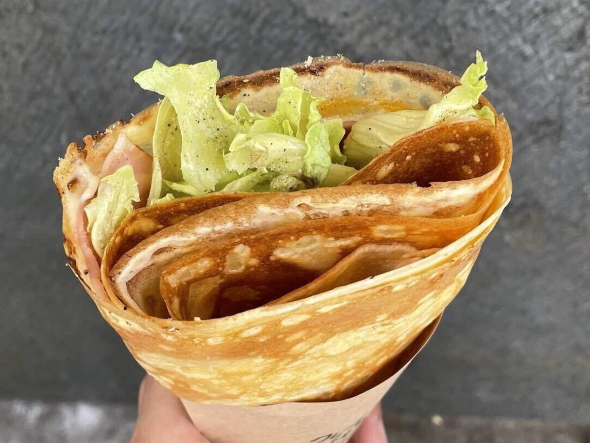 クレープえんどうのベーコンエッグクレープ