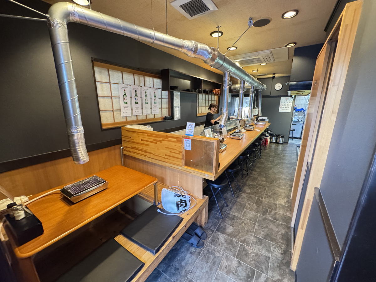 あびこの焼肉屋にくのひの店内