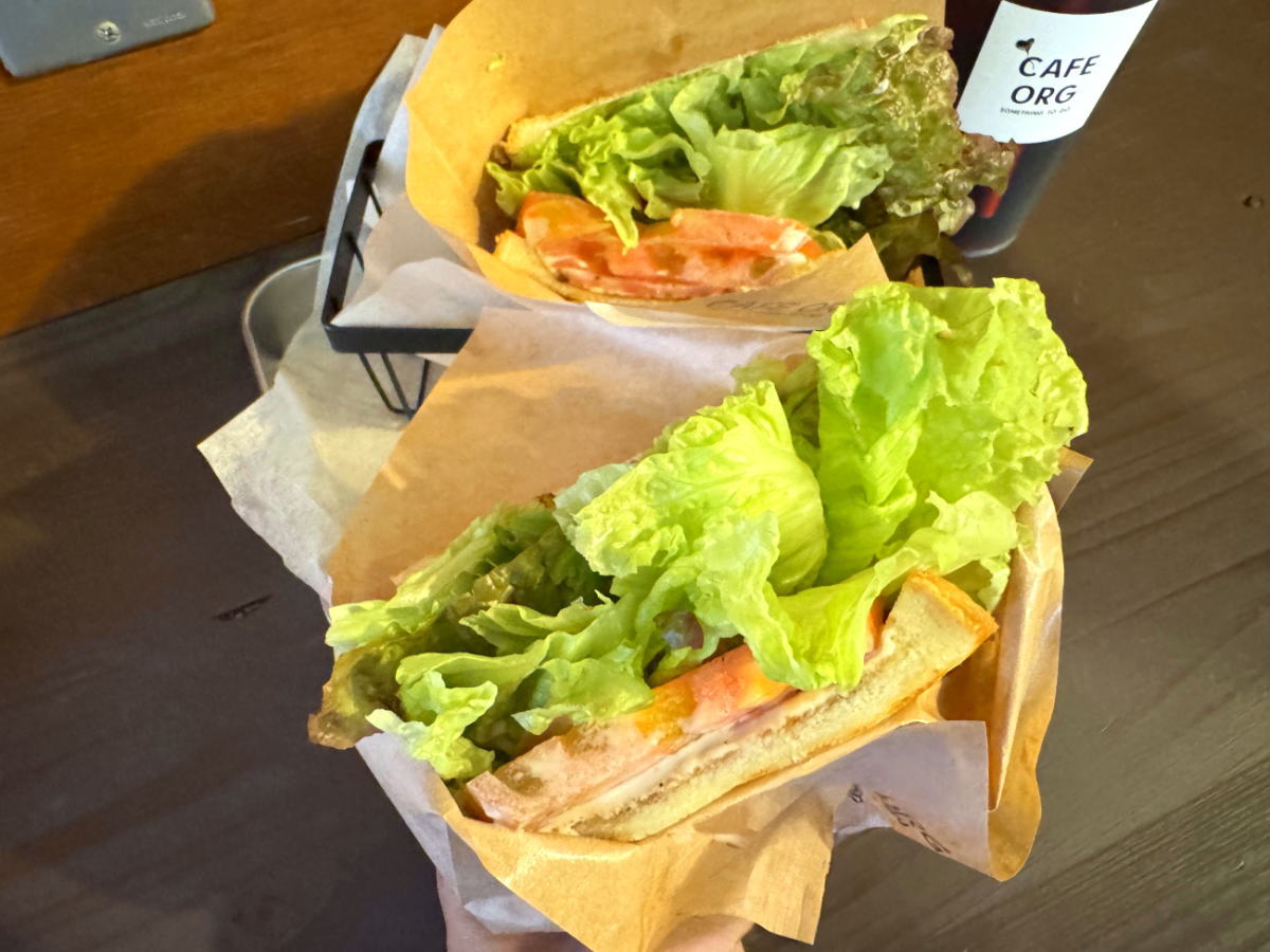 CAFE ORG（カフェオルグ）シャキシャキレタス×鉄板トースト、圧巻ボリューム！長居で味わうこだわりの「BLTサンド」