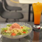 長居の隠れ家「IRONI」サラダパスタ生ハム乗せ・フルーツカクテル