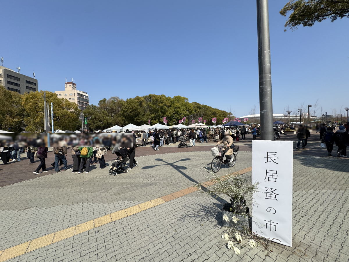 第3回「長居蚤の市」の様子。宝探しで1日遊べる~