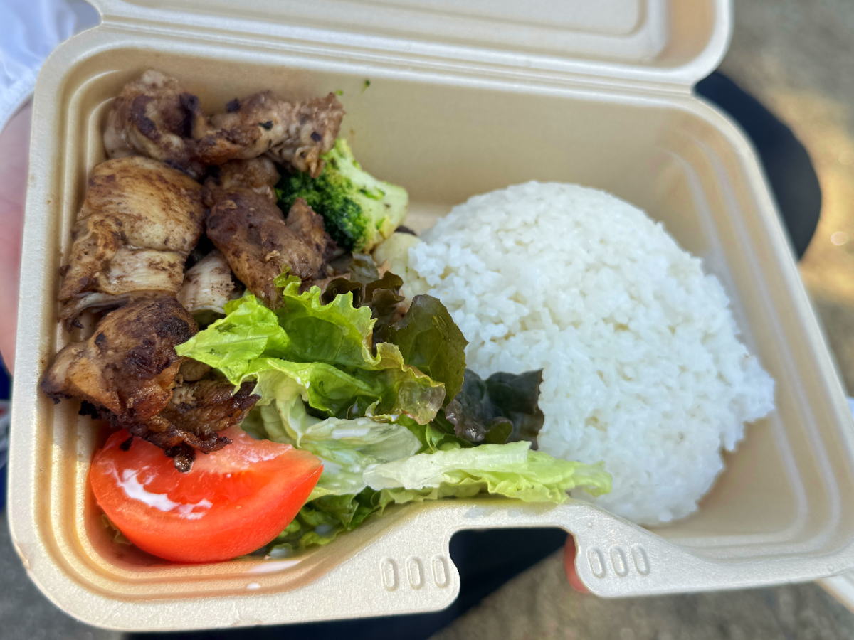 「DAI DAI FARM」のジャークチキンランチを我孫子公園で。海を越えた多国籍料理がワクワクする人気店【すみつーグルメ】