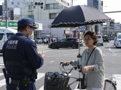 【大阪東住吉区】自転車に傘スタンドで「日傘」このサイズは合法？注意受けてたおばちゃんがおった
