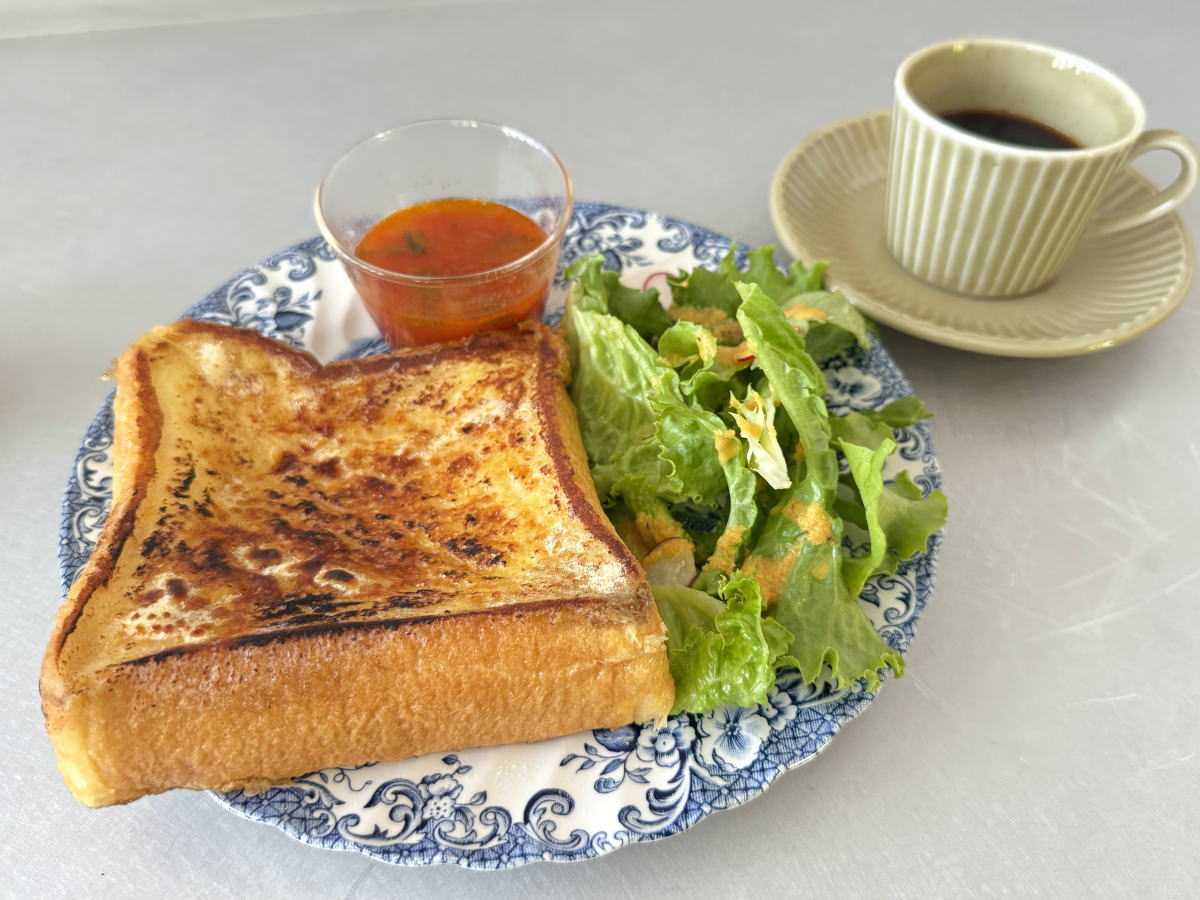 ミスルトウ喫茶店でモーニングしてきた。ブリュレフレンチトーストと贅沢な空間