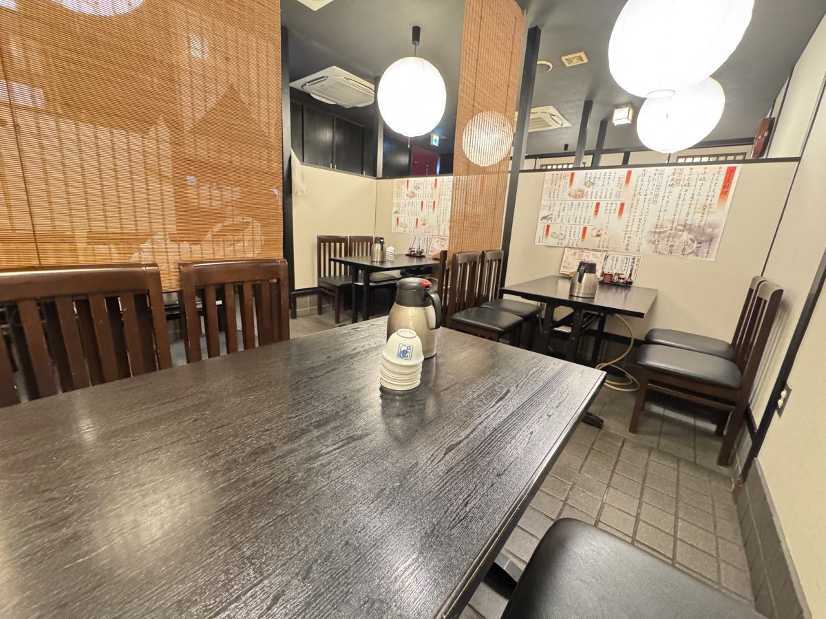 南田辺「ふぐ政」の店内