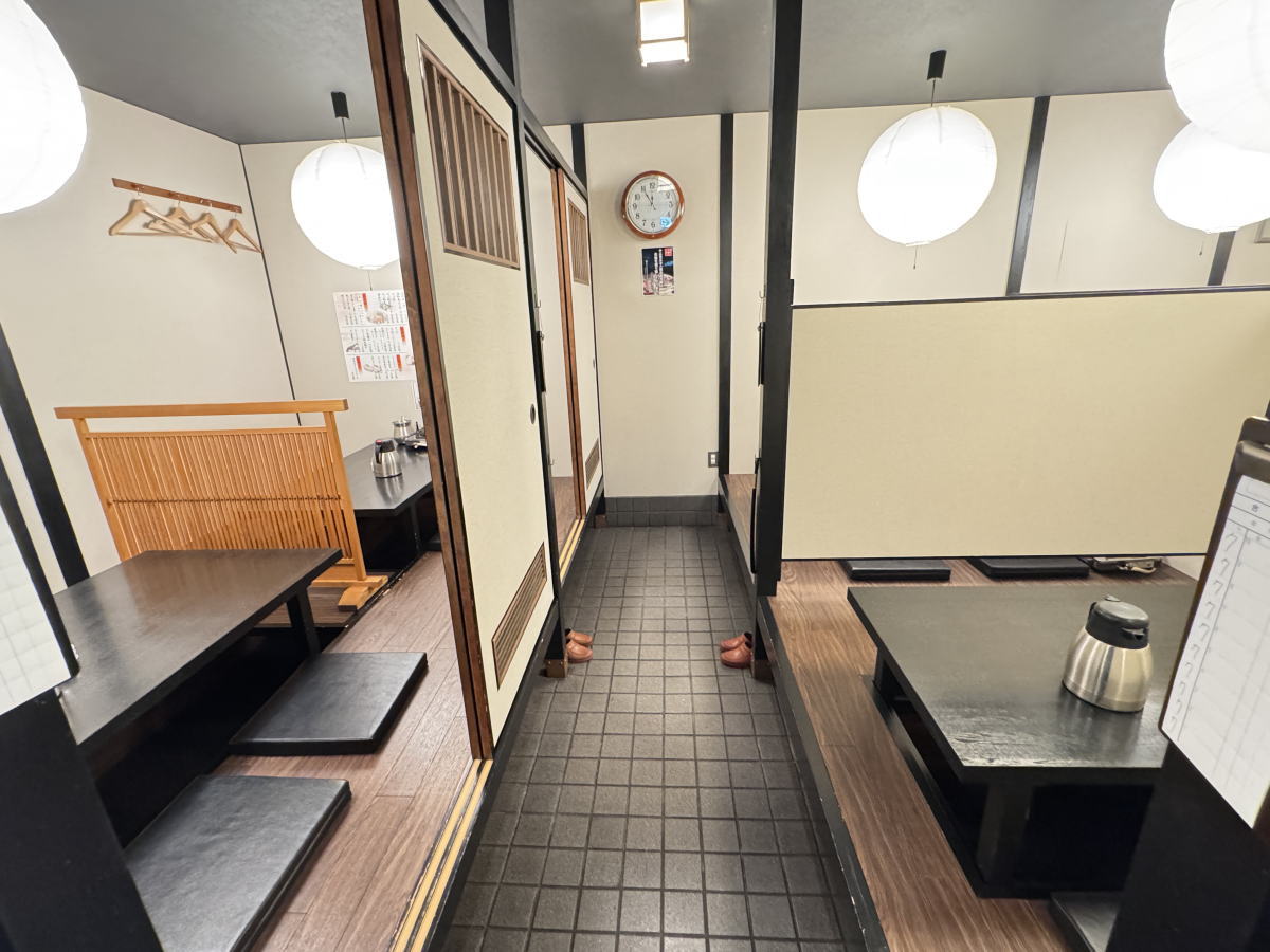 南田辺「ふぐ政」の店内